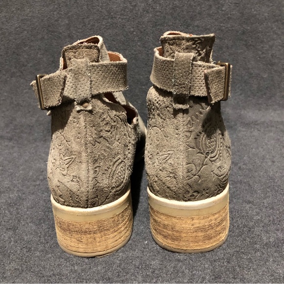 Tara M Keegan Boots Floral Embossed Taupe Suede Ankle Booties Women’s Sz US 8.5 - Picture 4 of 10